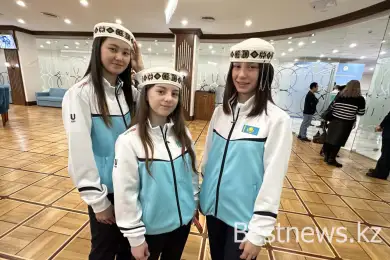 Необычные головные уборы получили спортсмены сборной Казахстана перед зимней юношеской Олимпиадой 