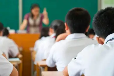 Минпросвещения хочет продлить учебный год в школах, казахстанцы категорически против 