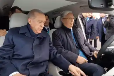 Касым-Жомарт Токаев сел за руль электромобиля