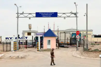 На казахстанско-узбекской границе приостановили работу пунктов пропуска 