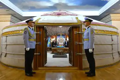 Президенты Казахстана и Монголии провели переговоры в юрте