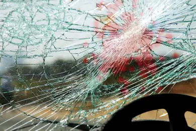 В Нур-Султане самосвал столкнулся с иномаркой: водитель погиб на месте 