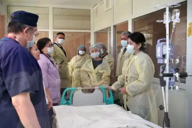 Медики отмечают стабилизацию у некоторых детей, госпитализированных в Караганде 
