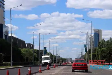 В столице РК на центральном проспекте укладывают новый асфальт 
