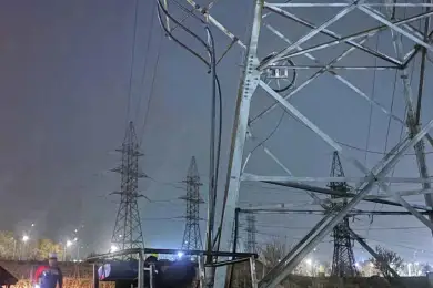 Жители 10 микрорайонов Алматы остались без света 