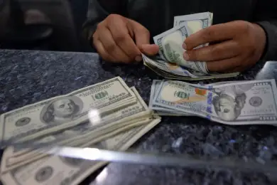 Цифра дня: В июне казахстанцы приобрели в обменниках полмиллиарда долларов США 
