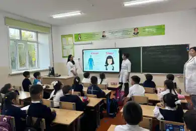 Грипп атакует: в Казахстане оставляют школьников в классе даже на переменах