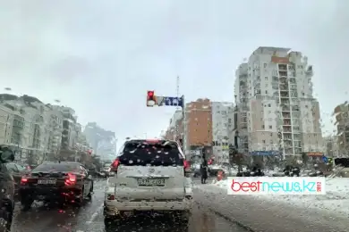 В Нур-Султане c утра осадки - снег и дождь, на дорогах скользко 