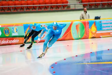 Конькобежцы разыграли медали на дистанции 500 метров в Нур-Султане 