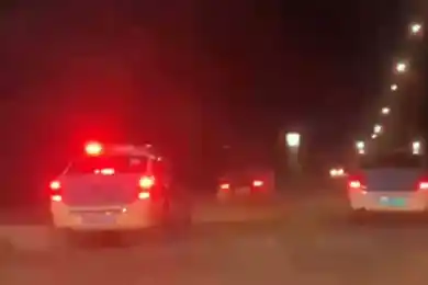 "Cтреляли по колесам": полиция Семея показала ночную погоню за опасным водителем