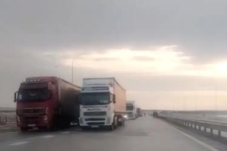 Две трассы из Астаны остаются закрытыми, полиция сопровождает автоколонны 