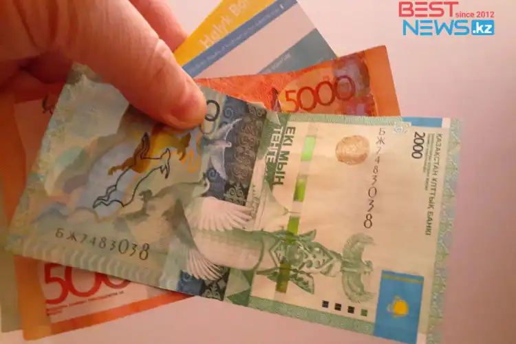 В Минфине уточнили про налогообложение мобильных переводов казахстанцев