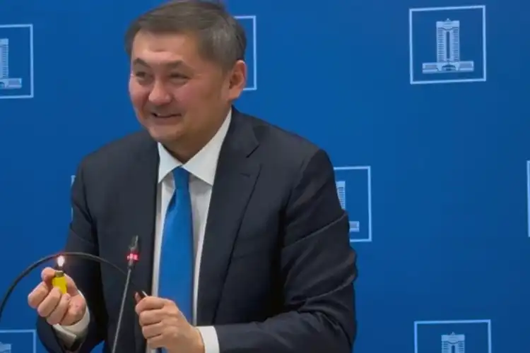 «Премьер-министр сначала не поверил»: как министр Саясат Нурбек поджигал негорючий кабель