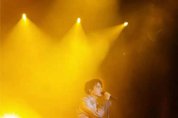 Димаш покорил Малайзию и спел на 7 языках