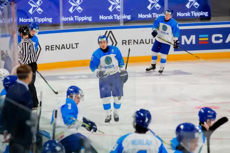 Венгрия забросила две шайбы во втором периоде в матче с Казахстаном