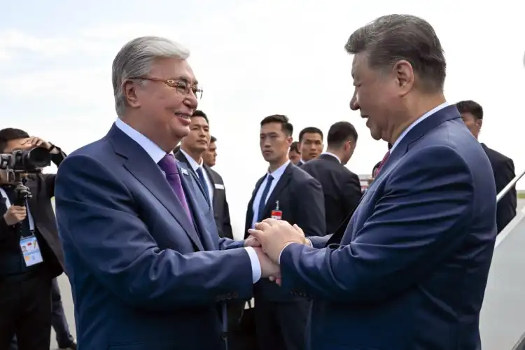 Президент Казахстана проводил Председателя КНР