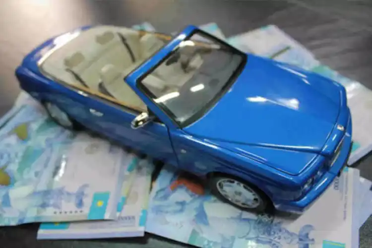 При каком размере взыскание долга налога за транспорт передается судоисполнителю и не выпускают из Казахстана