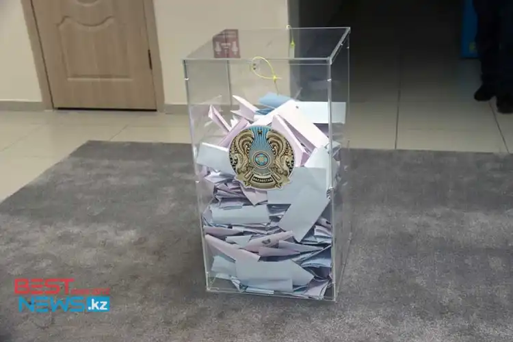 Президент Казахстана предложил снизить порог на выборах для политпартий