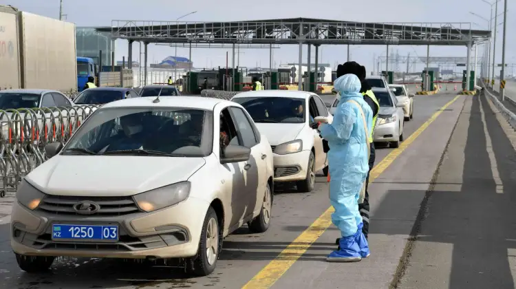 Коронавирус: «Казахстанцы сами возвращаются из России»