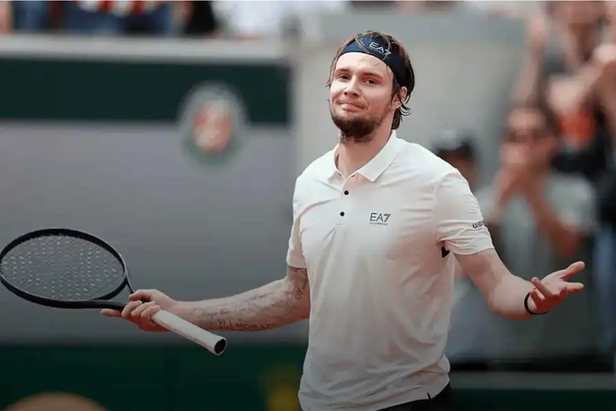 Бублик вылетел на старте Уимблдона 