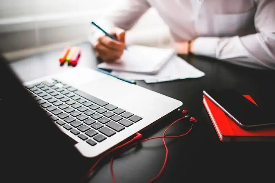 Учитель об итогах "дистанционки": "Родители мешали; работа по 18 часов; не до всех "дошло"" 