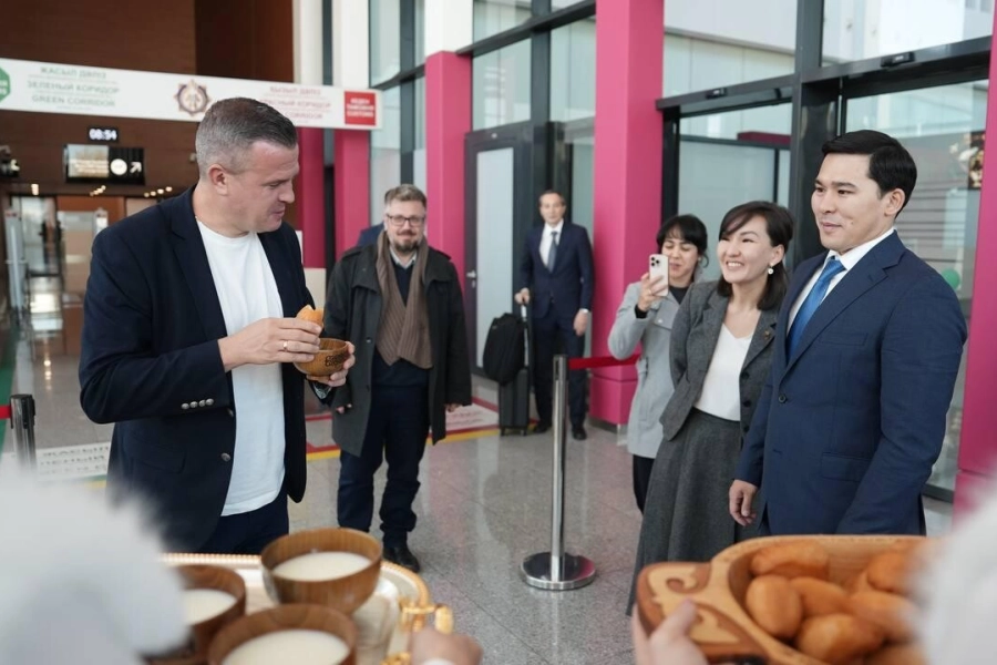 Президента ВАДА встретили в Астане баурсаками и кумысом 
