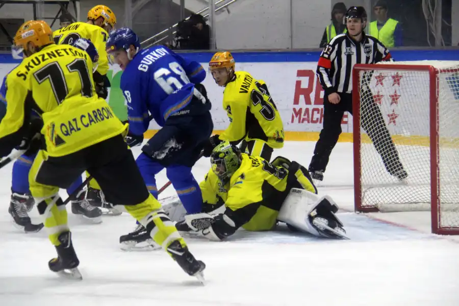 Невероятно: "Номад" - "Сарыарка 2:2 после двух периодов 