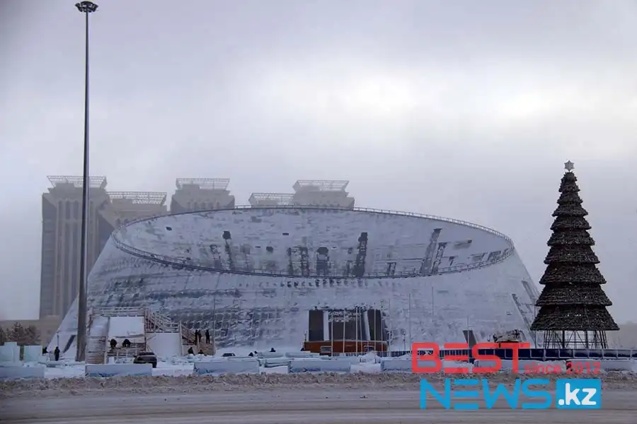 Университет "Шабыт" и Пирамиду cильно замело снегом  