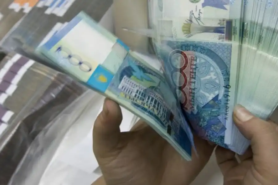 В Казахстане заёмщикам банков разрешат приостановить выплаты по кредитам 