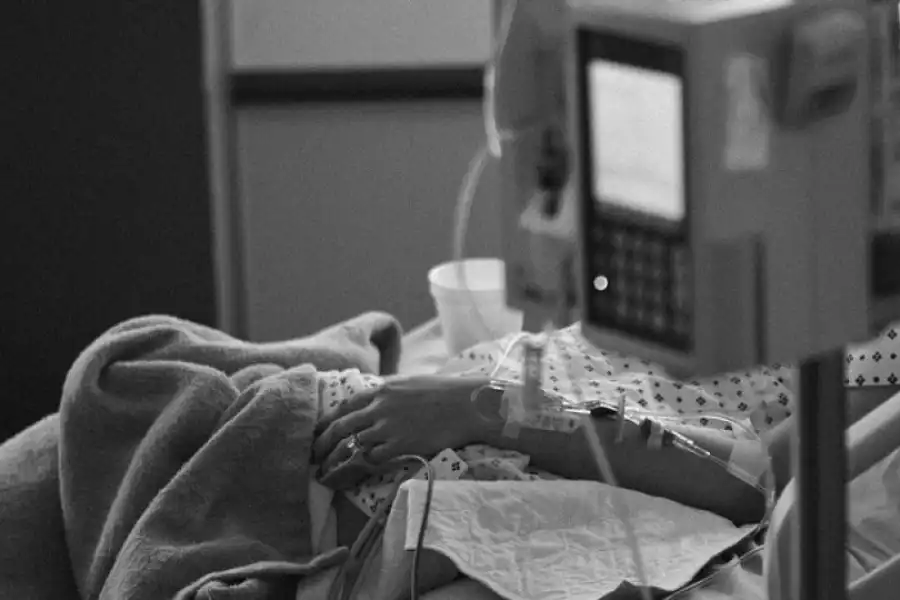 Женщина, которую поджег муж, умерла в Нур-Султане  