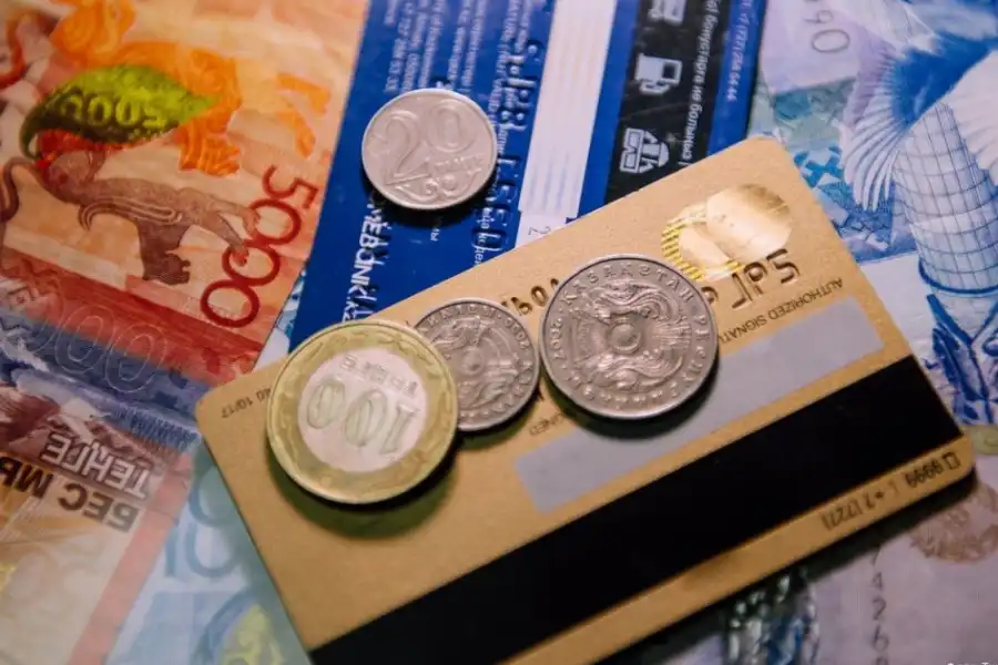 Досаев рассказал, будут ли проверять денежные переводы казахстанцев 