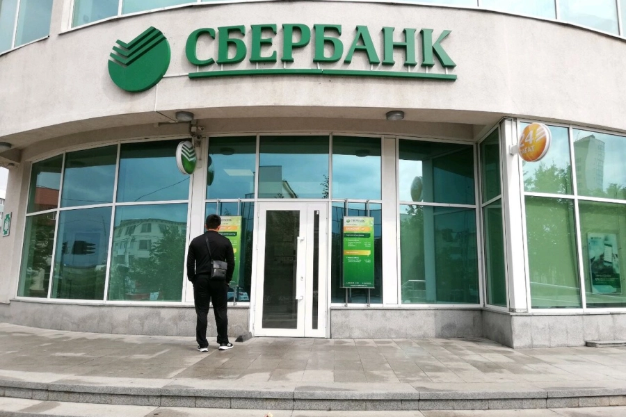 Депутатов НПК беспокоит судьба «замороженных» средств казахстанцев в «дочках» «Сбербанка» и «Альфа-банка» 