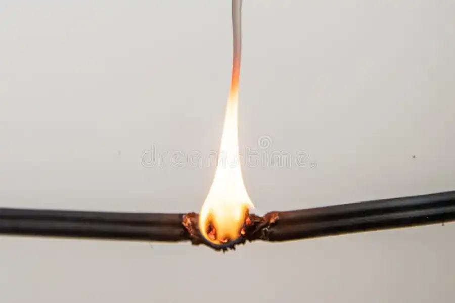 Возгорание кабеля привело к обесточиванию левобережья  