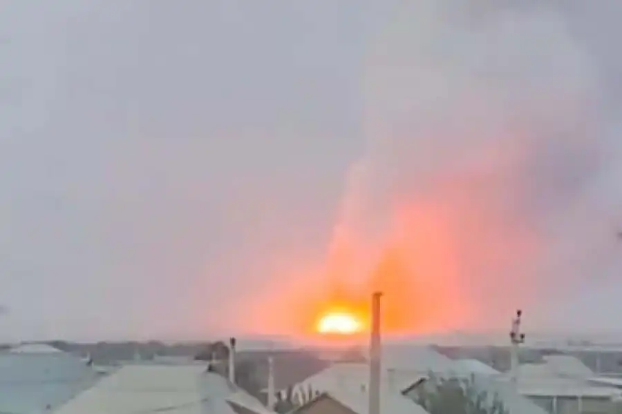 Крупный взрыв и пожар в Таразе - видео 