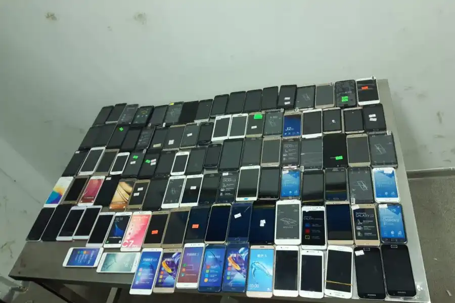 148 сотовых телефонов и 6245 флешек пытались незаконно провезти через Хоргос в Казахстан 