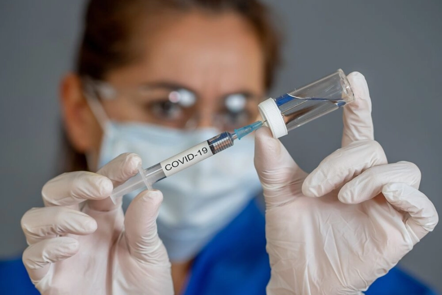 Казахстанцам пообещали бесплатные прививки российской вакцины от коронавируса 