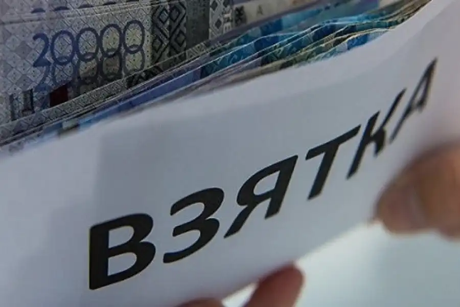 Директора школы подозревают в получении взятки за выбор поставщика питания 