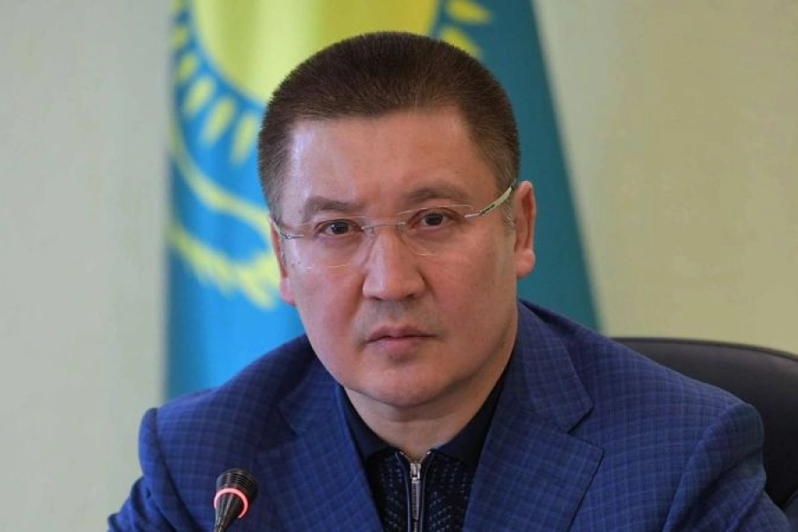 Аким Павлодарской области поклялся, что его родственников нет на госслужбе 