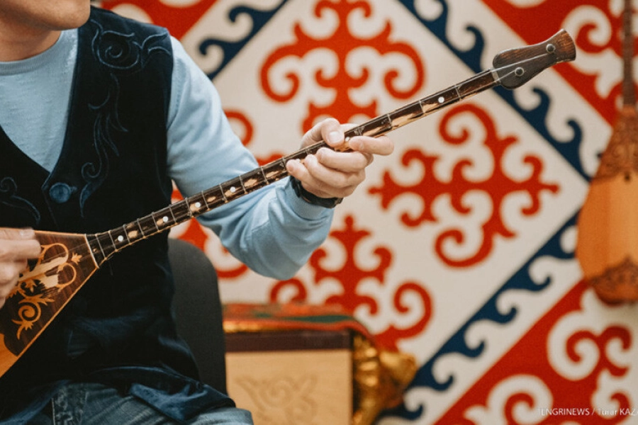 «Настоящий казах – не сам казах, настоящий казах – домбра» - Касым-Жомарт Токаев 