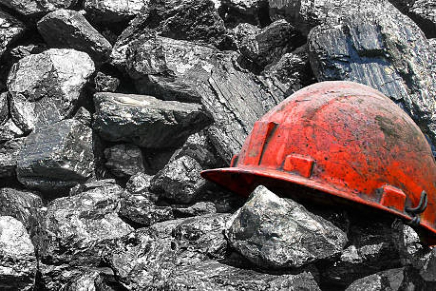 Двое шахтеров на шахте Казахстанская погибли после пожара 
