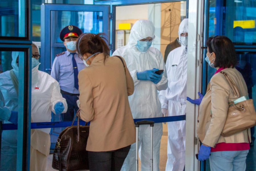 У 2 прилетевших в Казахстан пассажиров обнаружили коронавирус 