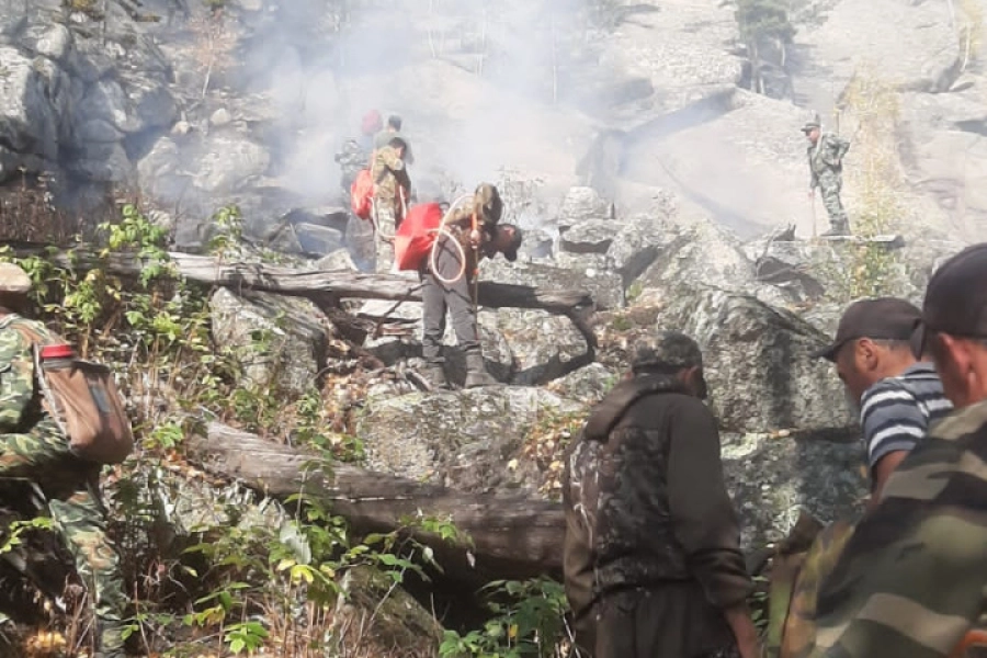 На горе «Көкшетау» вспыхнул пожар, первый дымок уловили датчики - фото 