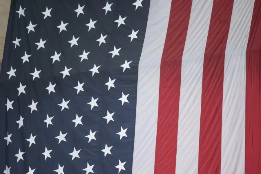 В США выплатят американцам по 1 тысяче долларов 