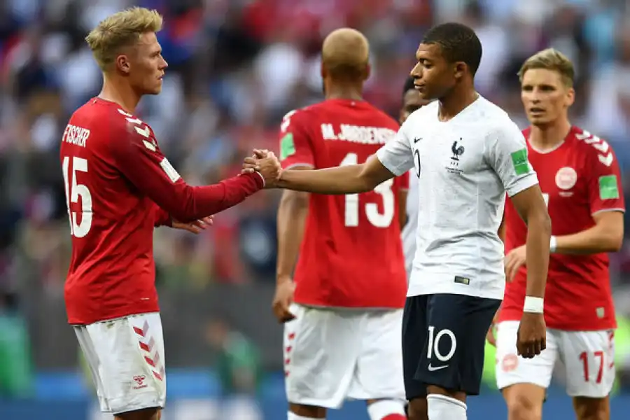 Франция сенсационно уступила Дании в Лиге наций 