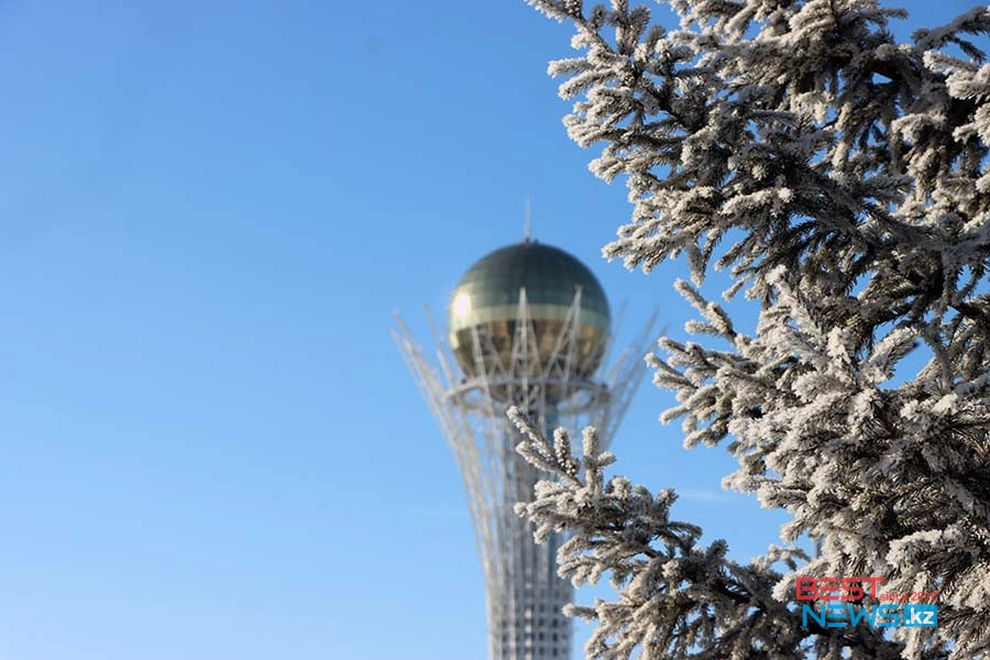 Иней и мороз сделали волшебными улицы столицы Казахстана - фото 