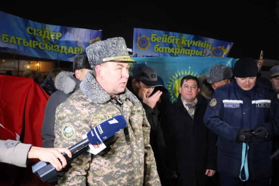 «Выполнили с честью»: глава МЧС Казахстана поблагодарил спасателей, вернувшихся из Турции 