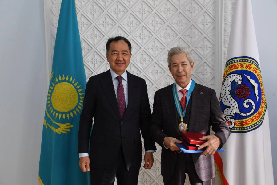 Певец Нургали Нусипжан стал почетным жителем Алматы - фото 