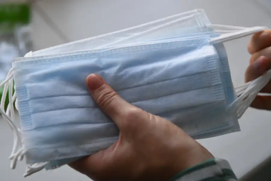 Атамкулов: Физлица скупали и отправляли медицинские маски в Китай 