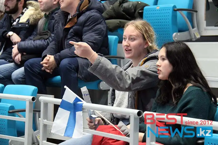 Горячие финские девушки, неистовые фаны: фото с матча Барыс - Йокерит 