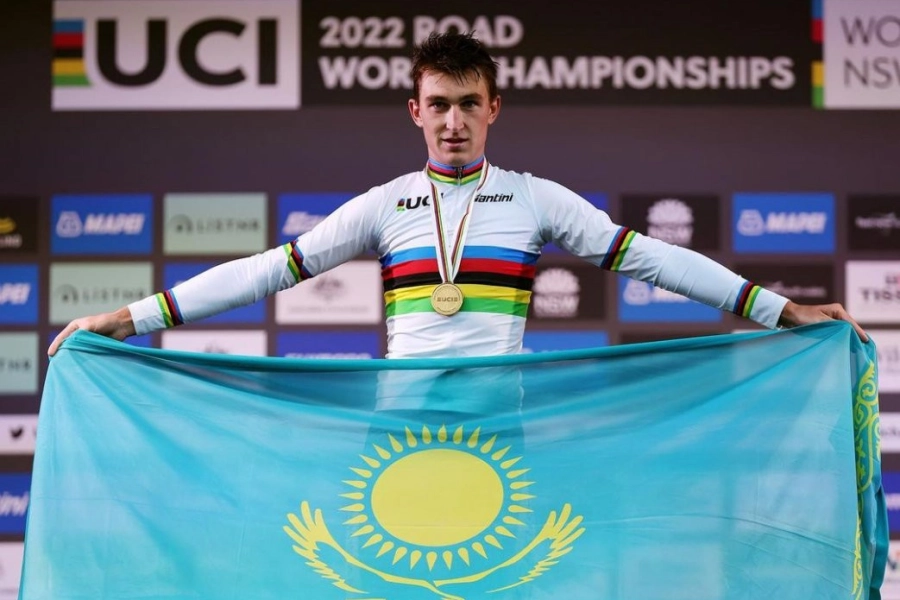 "Готовился долго": казахстанец Федоров стал чемпионом мира в велогонке на шоссе 